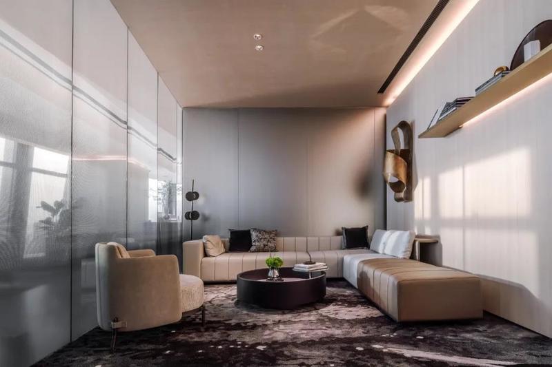 深圳龍崗區(qū)金地龍城中央現(xiàn)代簡(jiǎn)約風(fēng)格公司裝修貴賓接待室