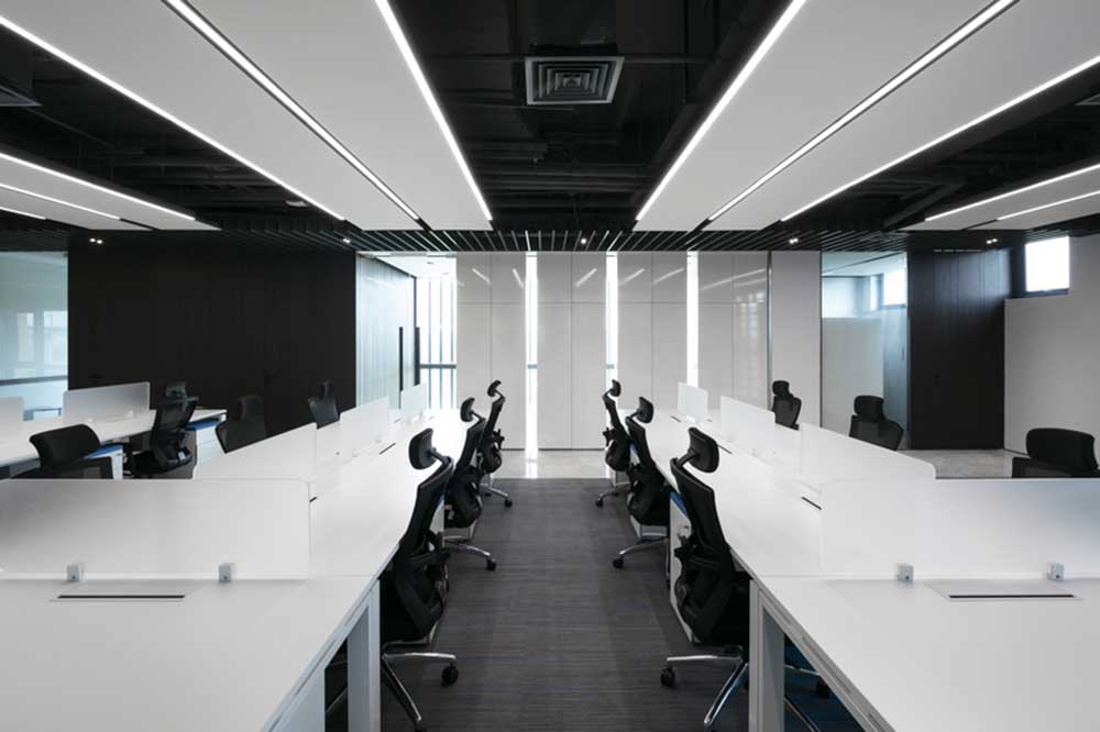 大鵬新區(qū)鑫園廣場(chǎng)現(xiàn)代風(fēng)格辦公室裝修辦公區(qū)氛圍調(diào)性