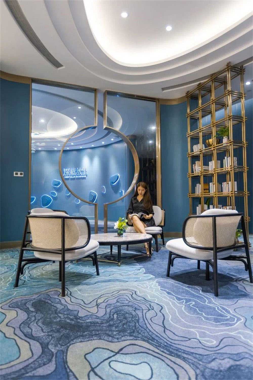 深圳龍崗藍(lán)調(diào)輕奢風(fēng)格酒吧裝修設(shè)計(jì)天花 深圳龍崗藍(lán)調(diào)輕奢風(fēng)格酒吧裝修設(shè)計(jì)天花