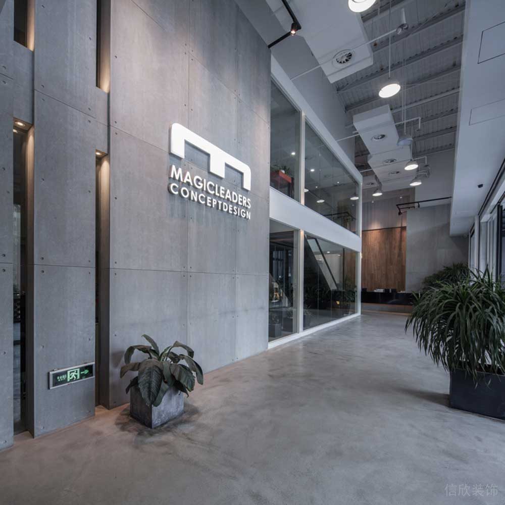 現(xiàn)代灰色辦公室裝修效果圖白色字體字母形象設(shè)計過道工業(yè)風(fēng)