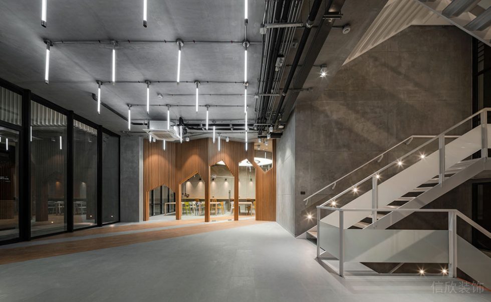 工業(yè)風(fēng)辦公室門廊樓梯空間裝修圖