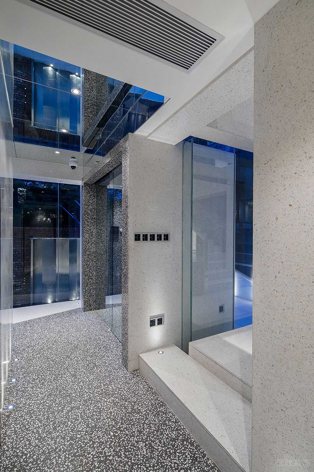 現代風格辦公室項目過廊裝修圖