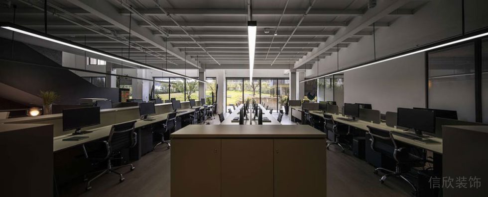 現(xiàn)代工業(yè)風(fēng)辦公室員工辦公區(qū)設(shè)計裝修圖