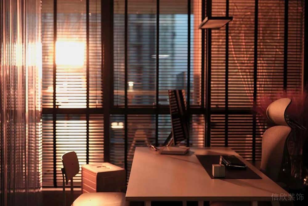 現代簡約風格商務辦公空間財務總監辦公室裝修圖