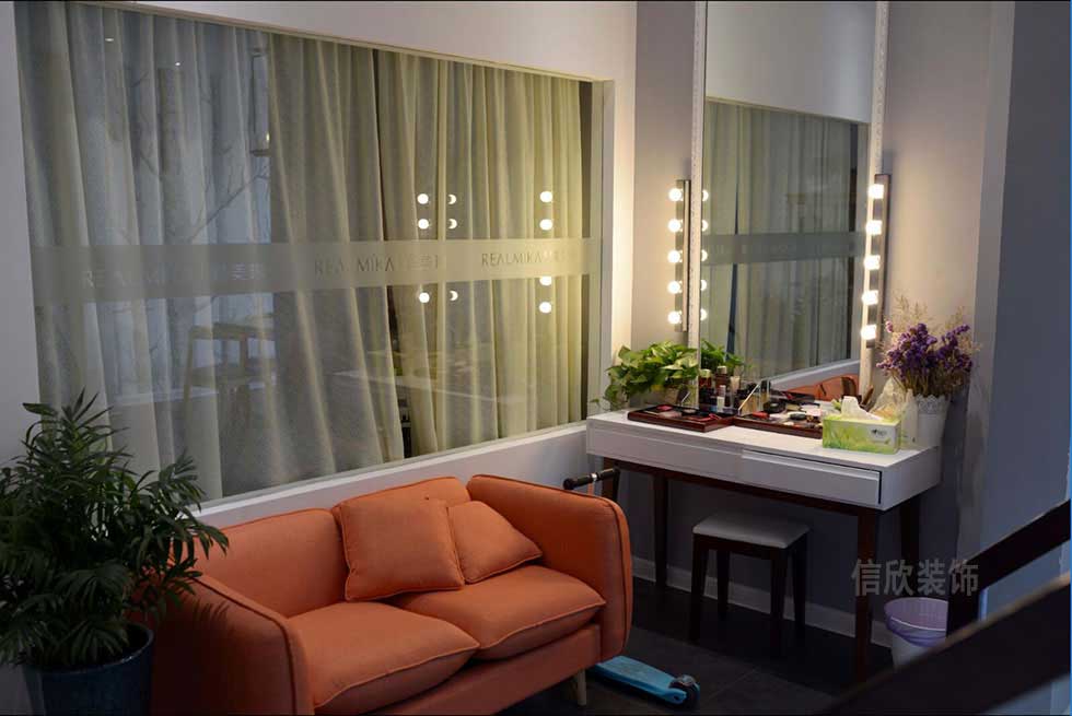 臥室白色小梳妝臺效果圖