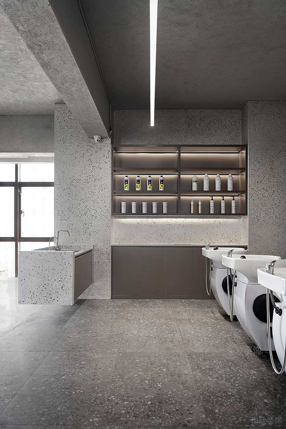 現(xiàn)代工業(yè)風(fēng)理發(fā)店吧臺裝修設(shè)計