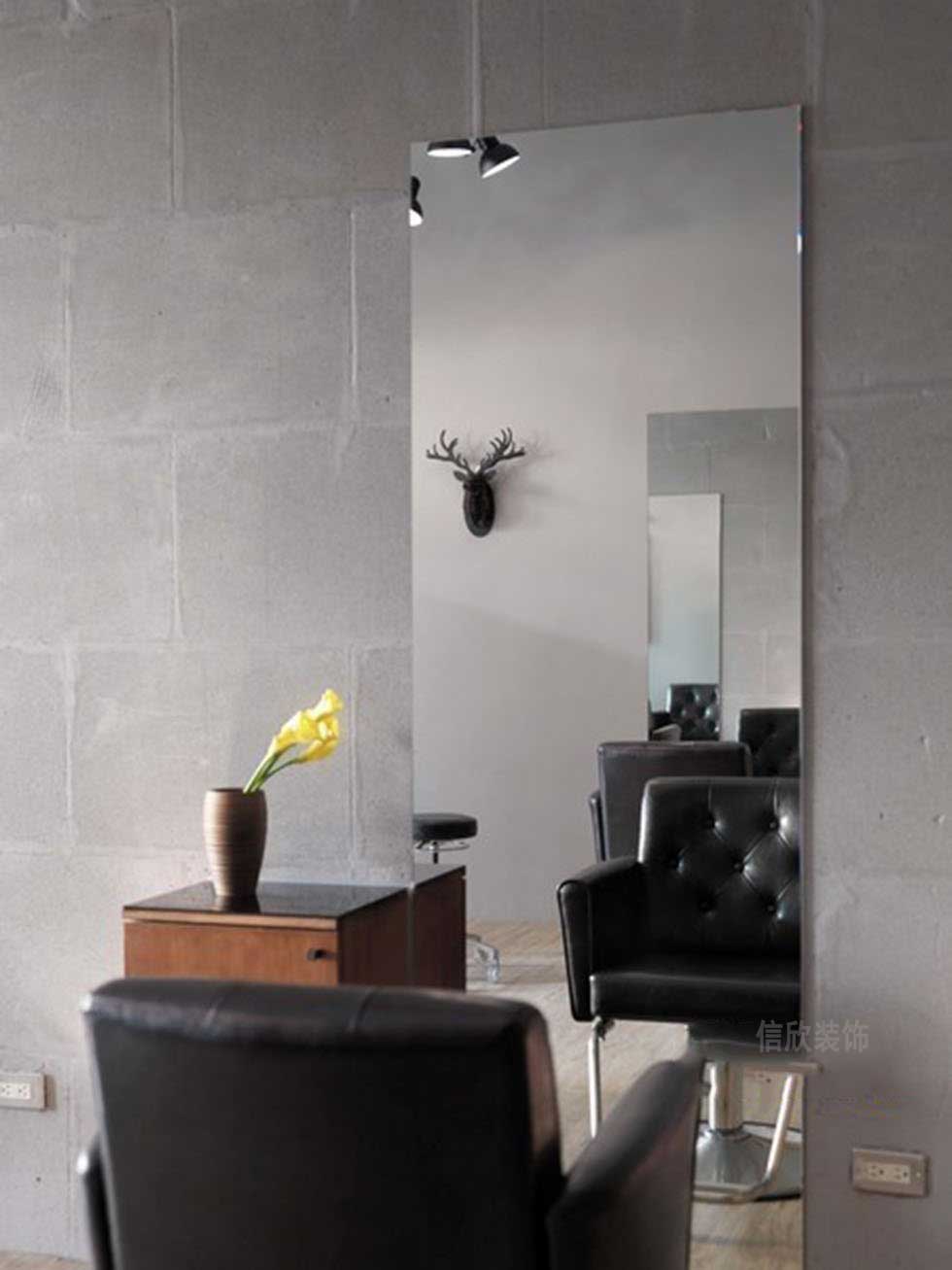 簡易的理發(fā)店理發(fā)椅鏡子