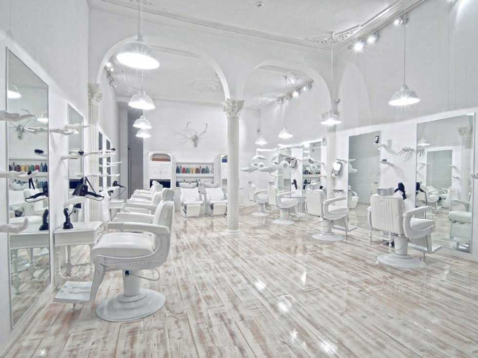 白色的美發店頂面裝修設計