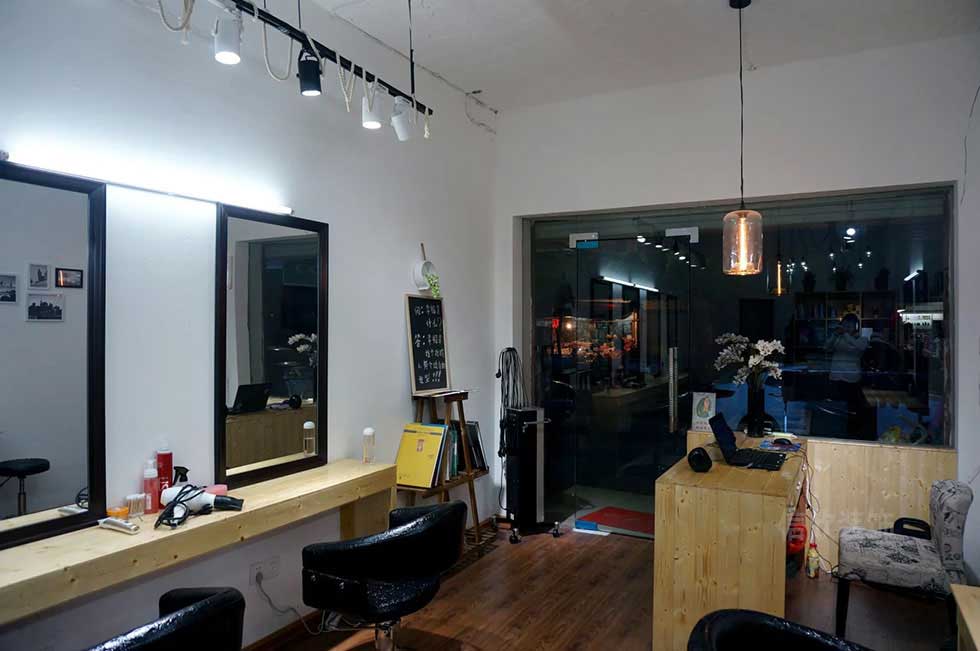 深圳龍華美發(fā)店前臺裝修設(shè)計 深圳龍華美發(fā)店前臺裝修設(shè)計