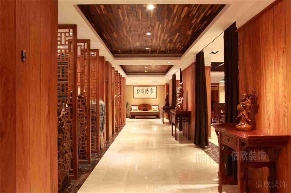 直線型過道餐廳裝修效果圖鏤空屏風(fēng)木雕平推門中式設(shè)計(jì)