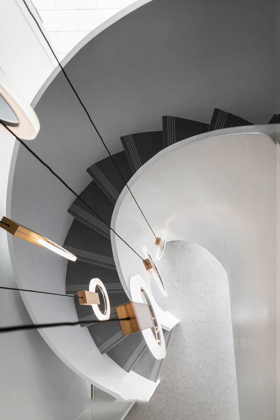 深圳羅湖時尚發型會所裝修吊燈實景案例 深圳羅湖時尚發型會所裝修吊燈實景案例