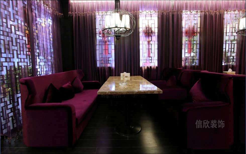 酒店會(huì)客茶室紅色布藝沙發(fā)紫色窗紗