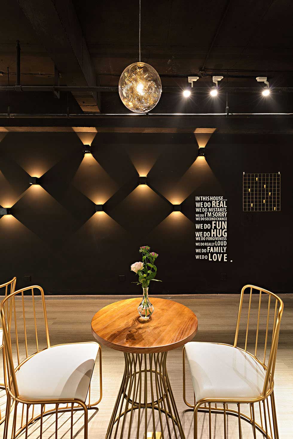 黑色時(shí)尚美容店洽談區(qū)裝修設(shè)計(jì)