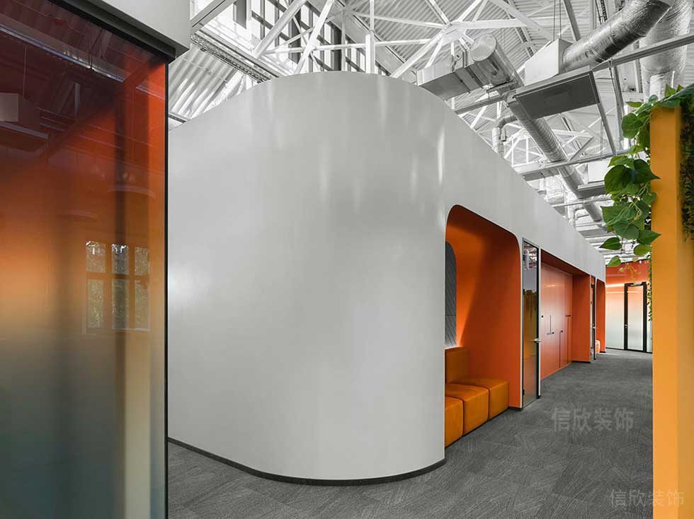 現(xiàn)代北歐風辦公室走廊休息區(qū)裝修圖