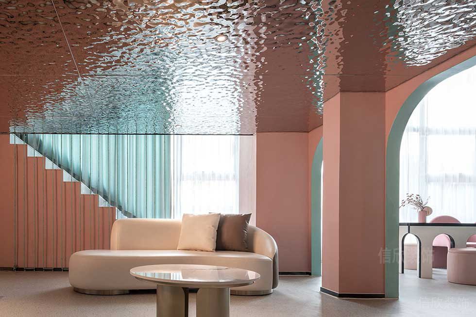 現(xiàn)代北歐風企業(yè)辦公室一層休閑區(qū)裝修圖