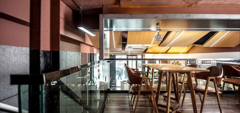 深圳沙尾餐飲裝修設(shè)計公司案例玻璃扶手