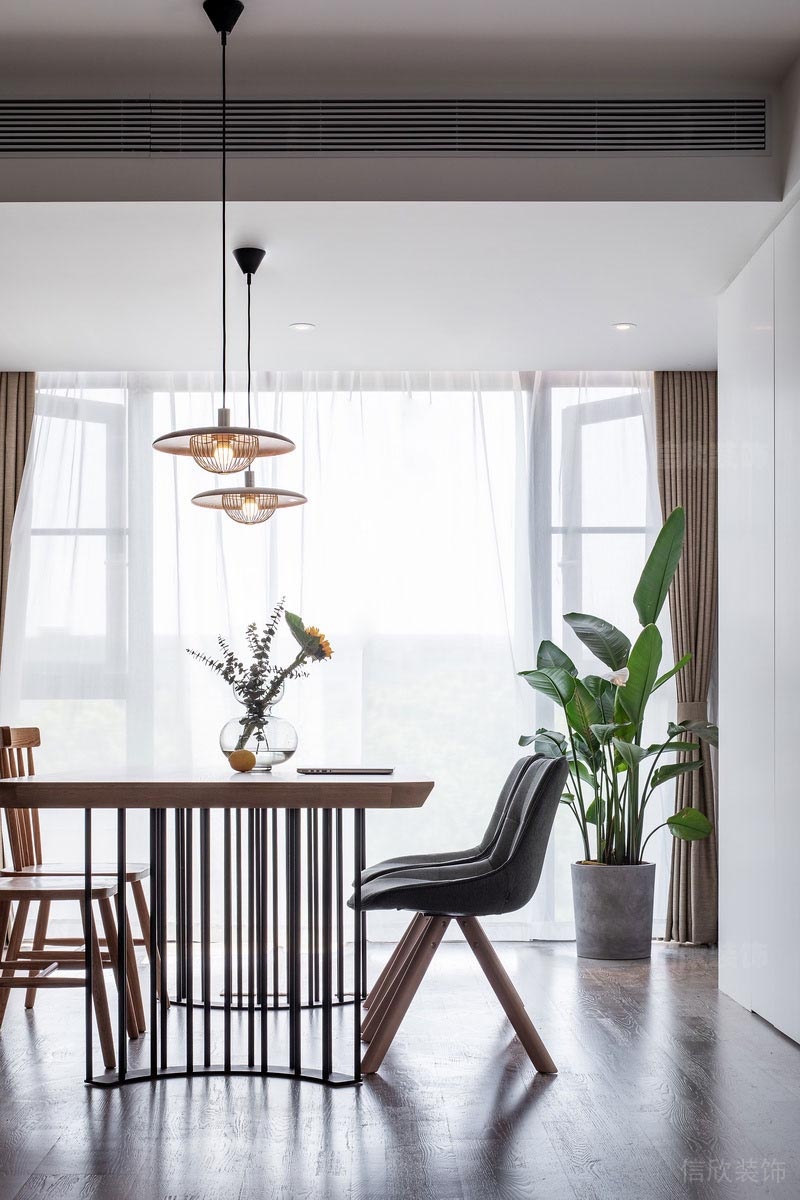 深圳市羅湖區(qū)筍崗中心萬象華府桌椅