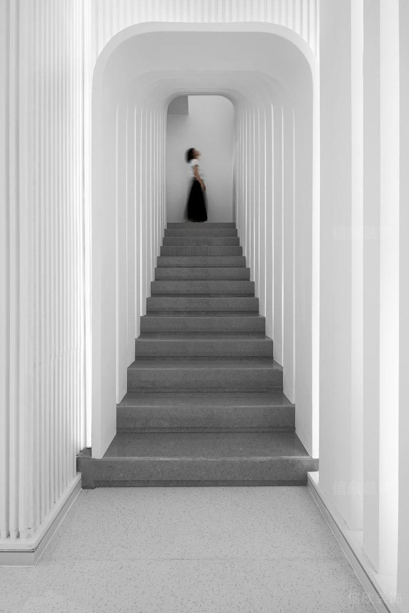 深圳市龍華區(qū)西餐廳二樓拱門