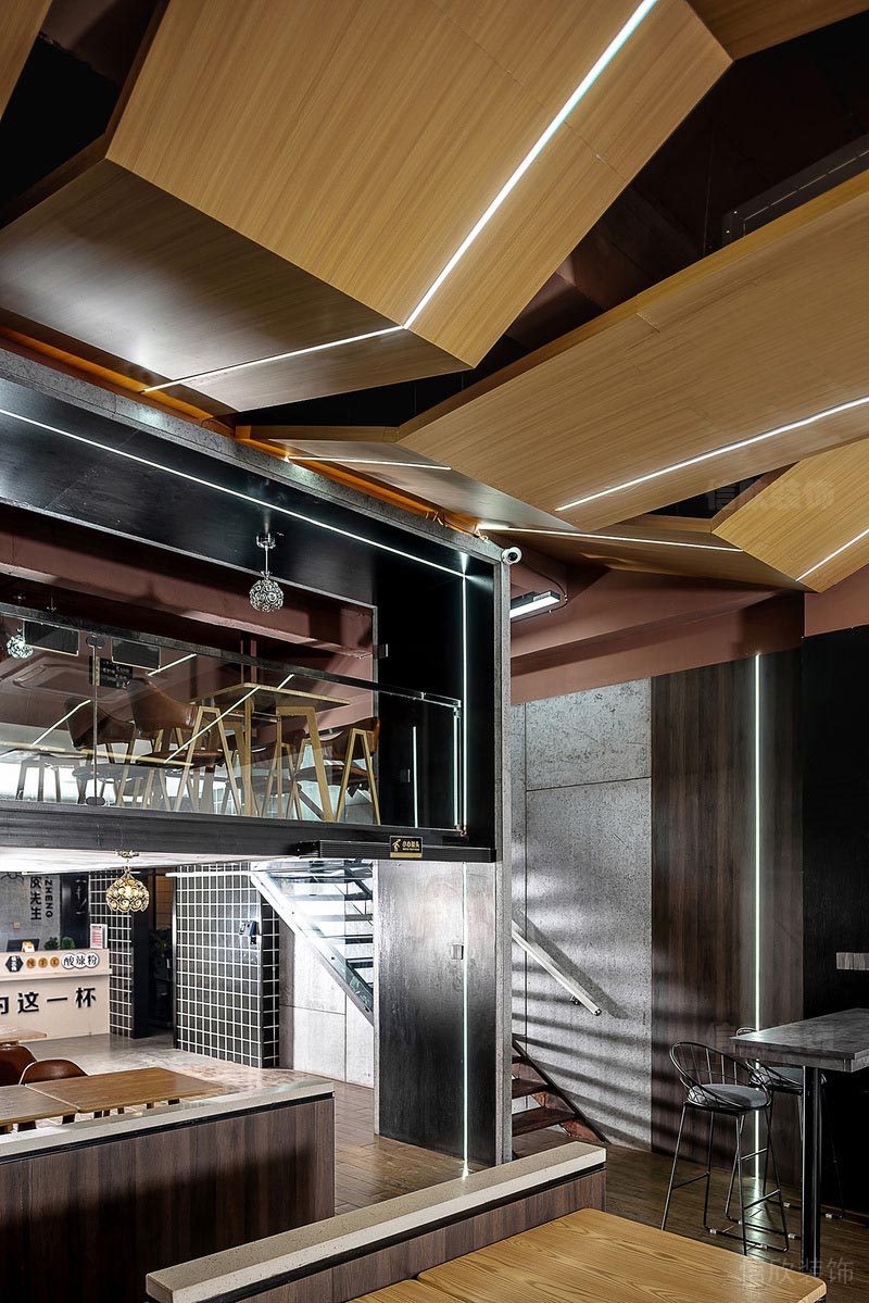 深圳沙尾餐飲裝修設(shè)計公司案例中空閣樓