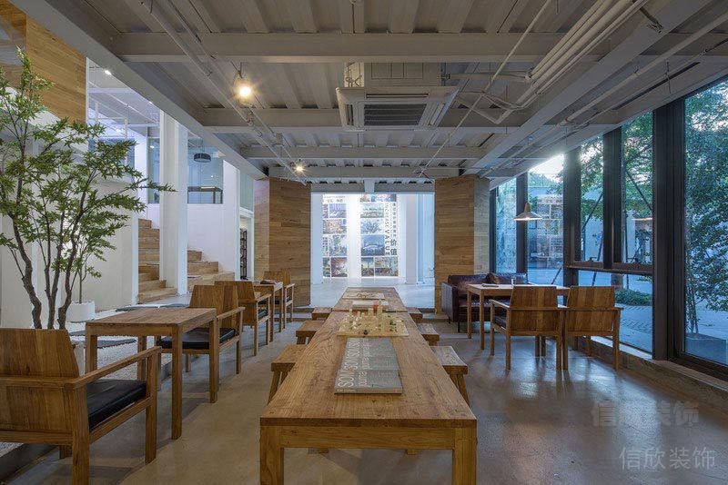 員工餐廳原木杉木餐桌椅