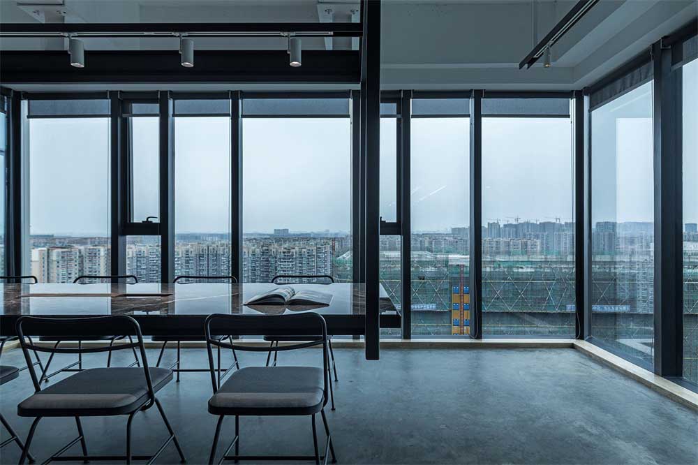 400平深圳市龍華工業(yè)風辦公室裝修陽臺 400平深圳市龍華工業(yè)風辦公室裝修陽臺