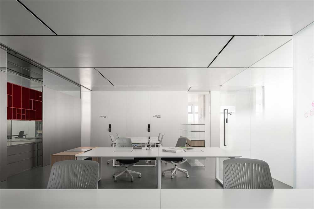 深圳福田800平方現(xiàn)代簡約風(fēng)格辦公室裝修辦公區(qū) 深圳福田800平方現(xiàn)代簡約風(fēng)格辦公室裝修辦公區(qū)