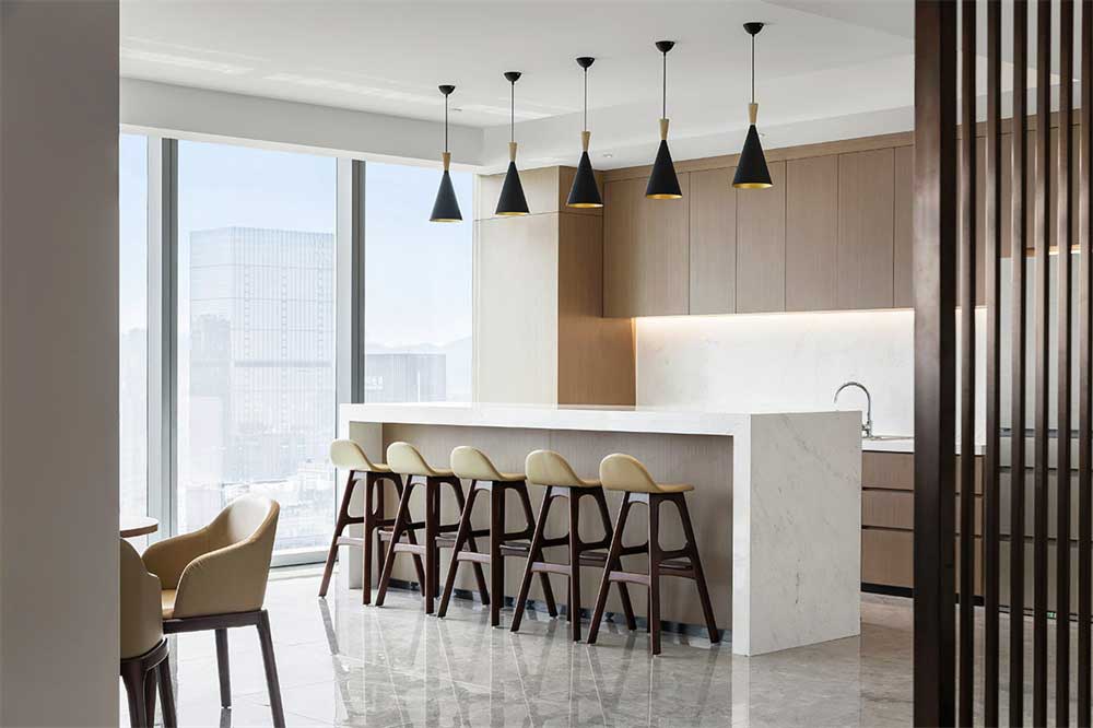 深圳市寶安1000平國中創(chuàng)投辦公室裝修吧臺區(qū)