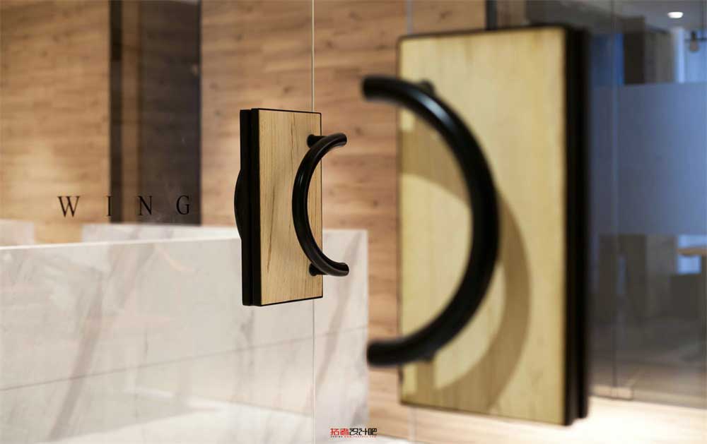 深圳南山智慧廣場新中式風格辦公室裝修設計案例前廳入戶門拉手 深圳南山智慧廣場新中式風格辦公室裝修設計案例前廳入戶門拉手