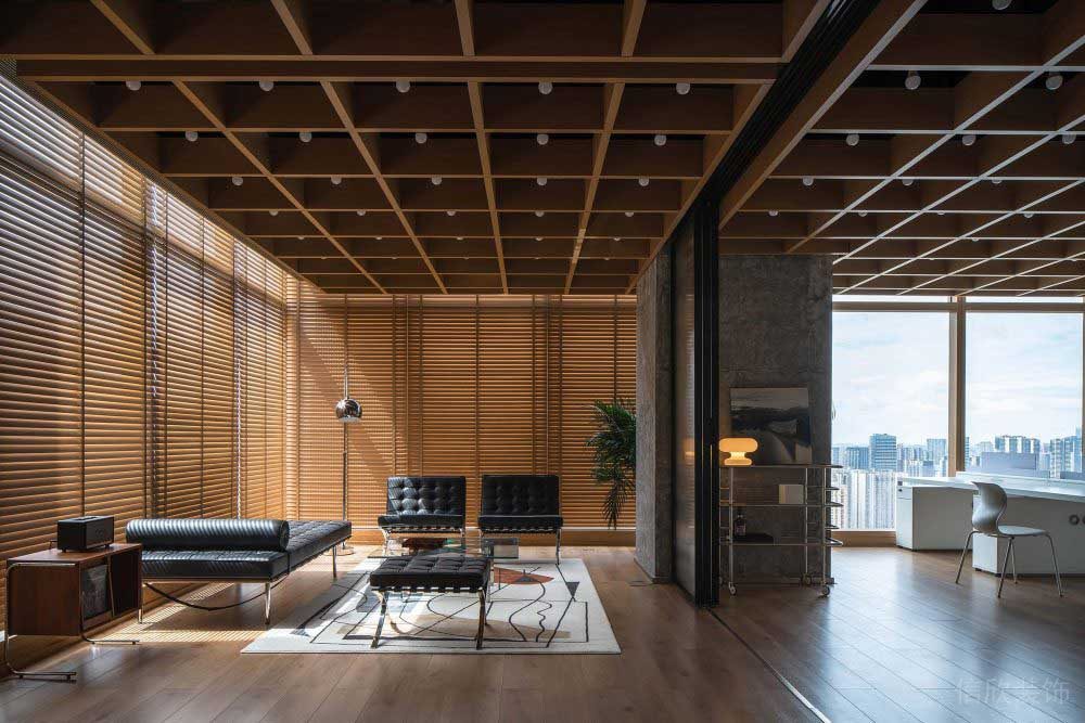 接待區(qū)禪意百葉窗皮質(zhì)沙發(fā)木質(zhì)地板方形天花吊頂裝修設計