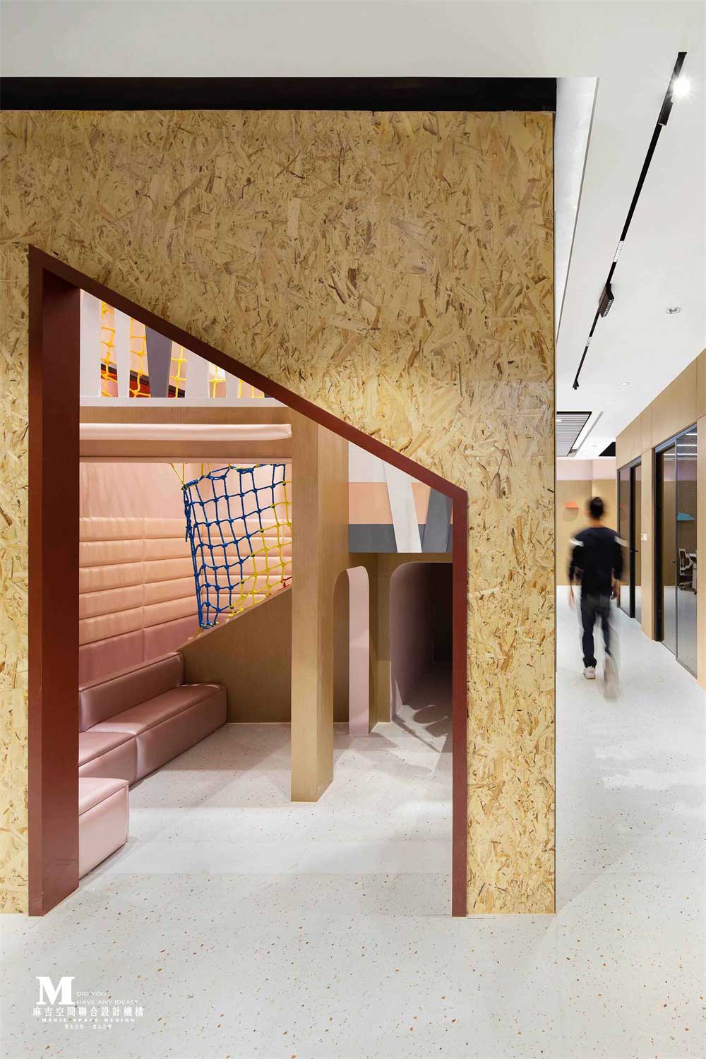 深圳市羅湖區(qū)元素組合辦公室設計裝修休息區(qū)