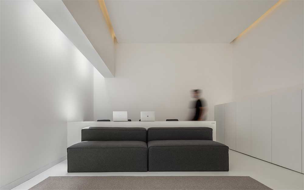 黑白現代簡約辦公室設計裝修休息區