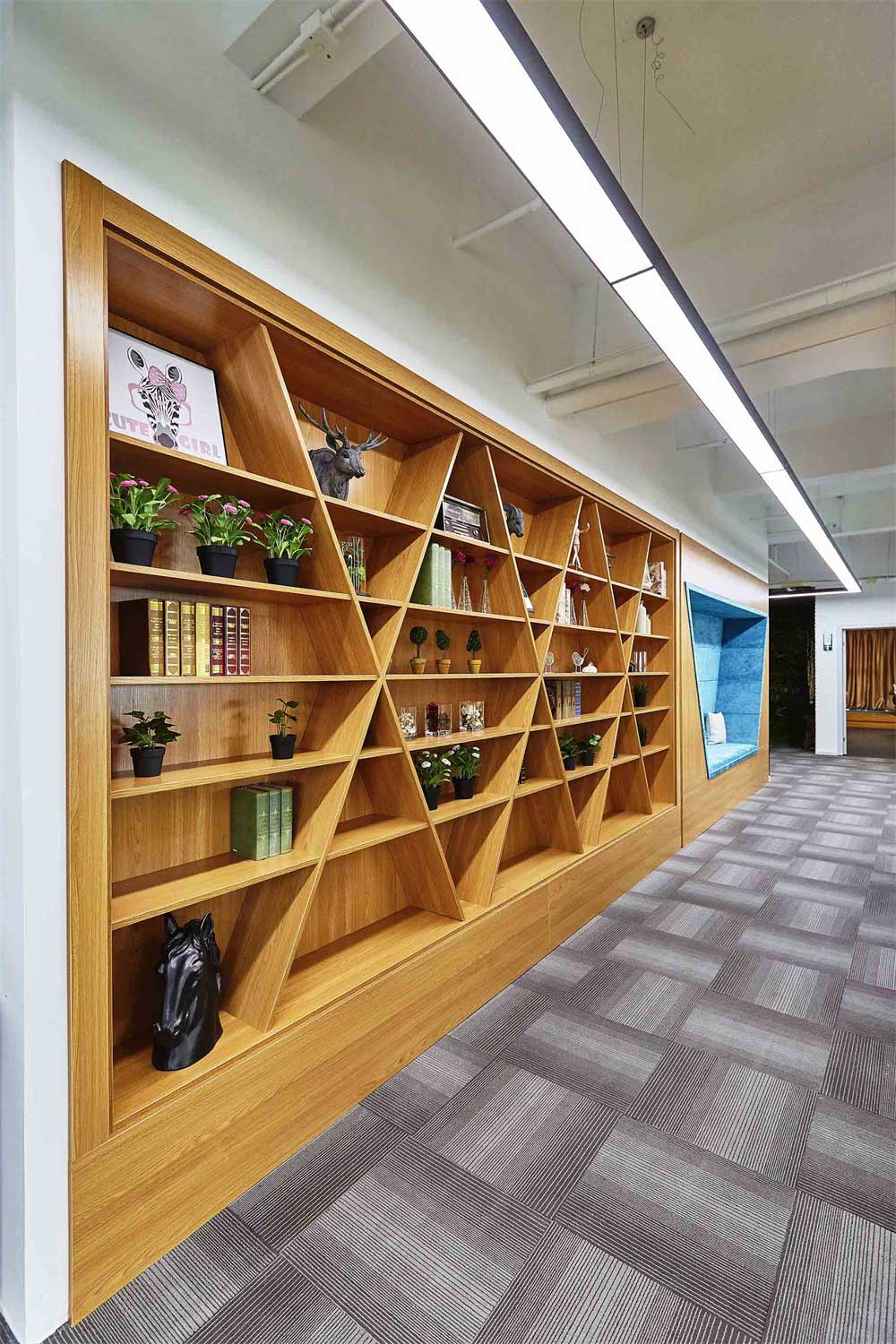 辦公室文化墻三角形木質展示柜