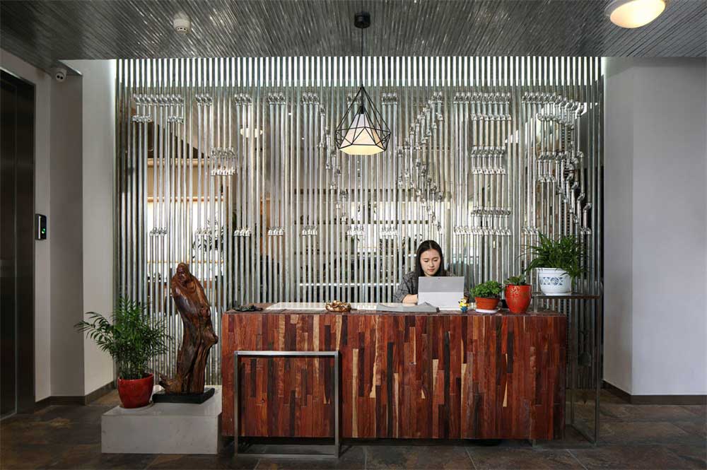 深圳南山香江金融中心工業風辦公室裝修設計案例前臺服務區 深圳南山香江金融中心工業風辦公室裝修設計案例前臺服務區