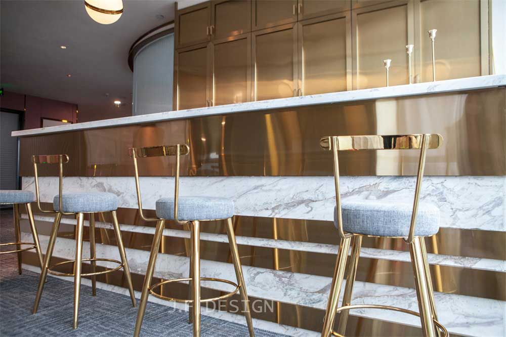 深圳市龍華600平輕奢風辦公室裝修吧臺區(qū)