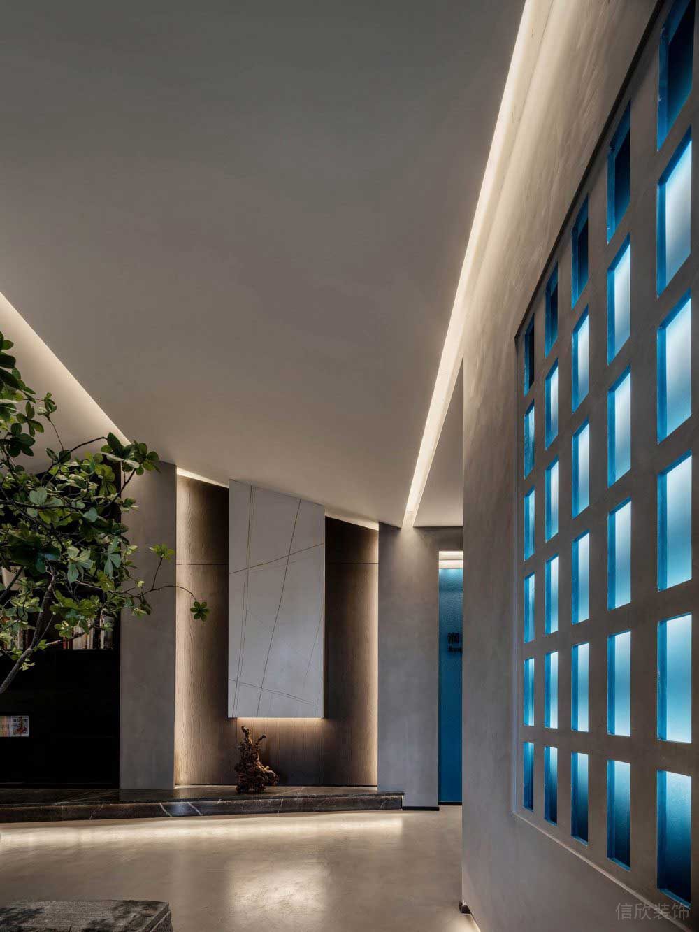 大理石地面墻體做格子造型內(nèi)嵌燈帶天花吊頂設計