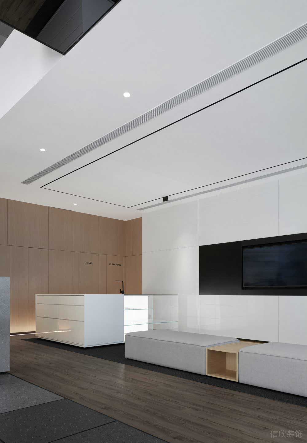 現(xiàn)代風展示區(qū)木飾面背景直線天花吊頂設計