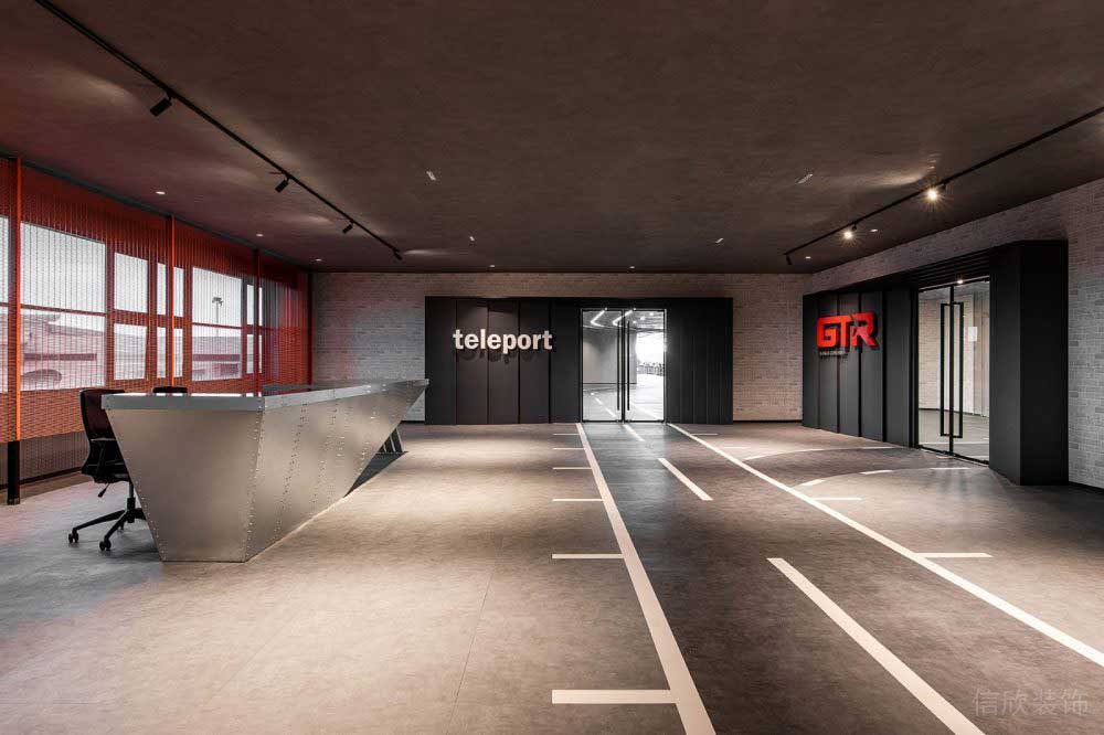 工業(yè)風(fēng)直線線條指示設(shè)計效果圖pvc地板裝修紅色金屬鏤空墻板