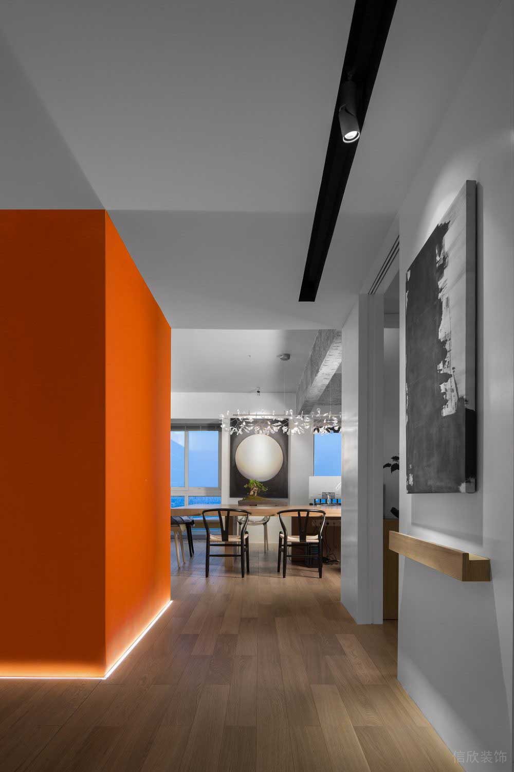 實木木飾面地板裝修橙色墻體隔斷效果圖黑白色調辦公室過道