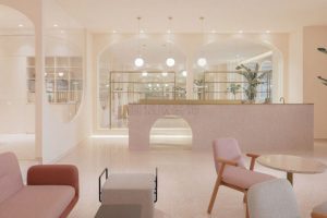 皮粉色鏤空墻體瑜伽機(jī)構(gòu)裝修設(shè)計(jì)大廳休息區(qū)