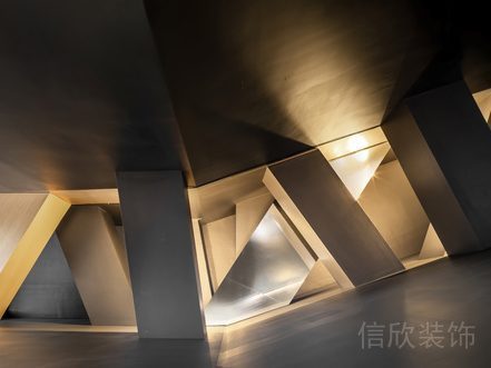 鋁和造型金屬燈飾設(shè)計(jì)辦公室過(guò)道俯視圖效果