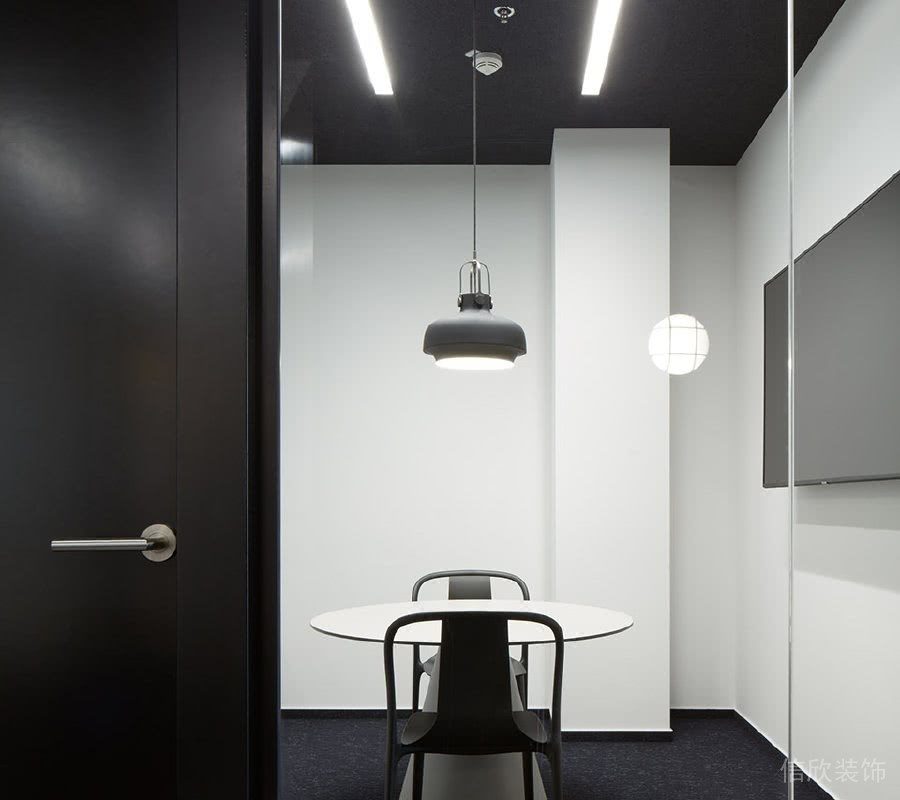 黑白色調(diào)辦公室洽談去面對(duì)面式簡(jiǎn)約金屬座椅裝修設(shè)計(jì)效果