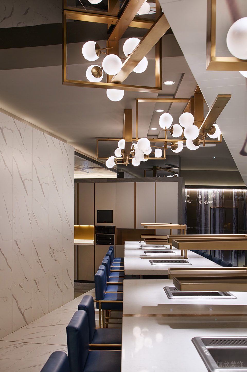 深圳福田星河世紀(jì)現(xiàn)代輕奢風(fēng)火鍋餐廳裝修案例香檳金不銹鋼裝飾吊燈 深圳福田星河世紀(jì)現(xiàn)代輕奢風(fēng)火鍋餐廳裝修案例香檳金不銹鋼裝飾吊燈