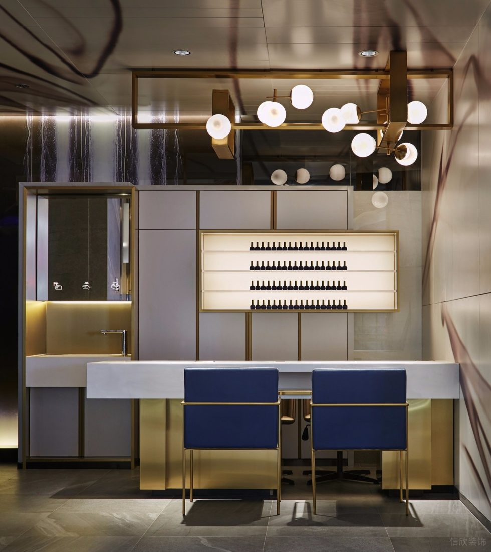 深圳福田星河世紀(jì)現(xiàn)代輕奢風(fēng)火鍋餐廳裝修案例吧臺(tái)背景內(nèi)嵌式展示陳列架 深圳福田星河世紀(jì)現(xiàn)代輕奢風(fēng)火鍋餐廳裝修案例吧臺(tái)背景內(nèi)嵌式展示陳列架