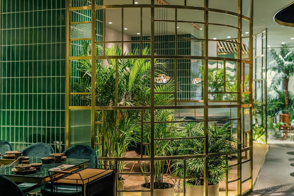 深圳光明中糧云景悅街東南亞風(fēng)格火鍋餐廳裝修案例弧形香檳金不銹鋼裝飾屏風(fēng)隔斷 深圳光明中糧云景悅街東南亞風(fēng)格火鍋餐廳裝修案例弧形香檳金不銹鋼裝飾屏風(fēng)隔斷