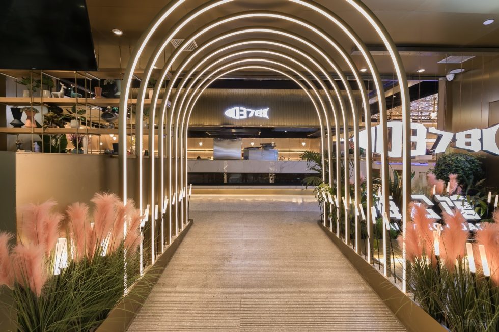 深圳龍華鴻榮源壹城中心北歐輕奢風火鍋店裝修案例藝術門廊 深圳龍華鴻榮源壹城中心北歐輕奢風火鍋店裝修案例藝術門廊