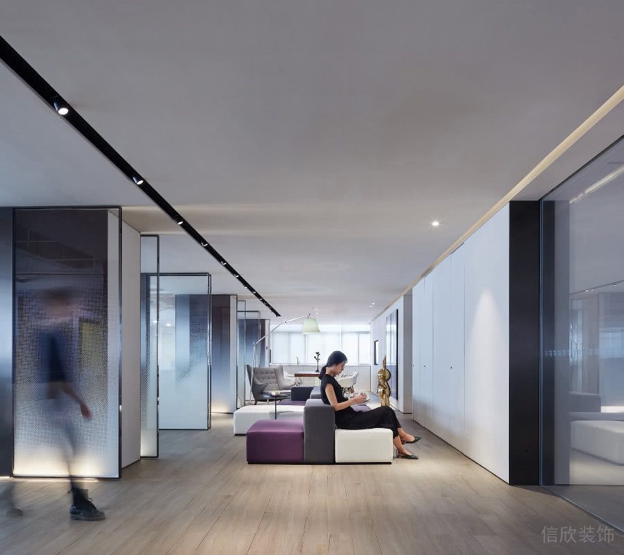 辦公室過(guò)道休閑區(qū)金屬邊框玻璃隔斷門(mén)