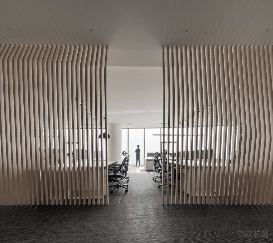 辦公室木紋鋁合金方通格柵屏風(fēng)隔斷