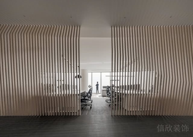 長(zhǎng)木條格柵辦公室隔斷