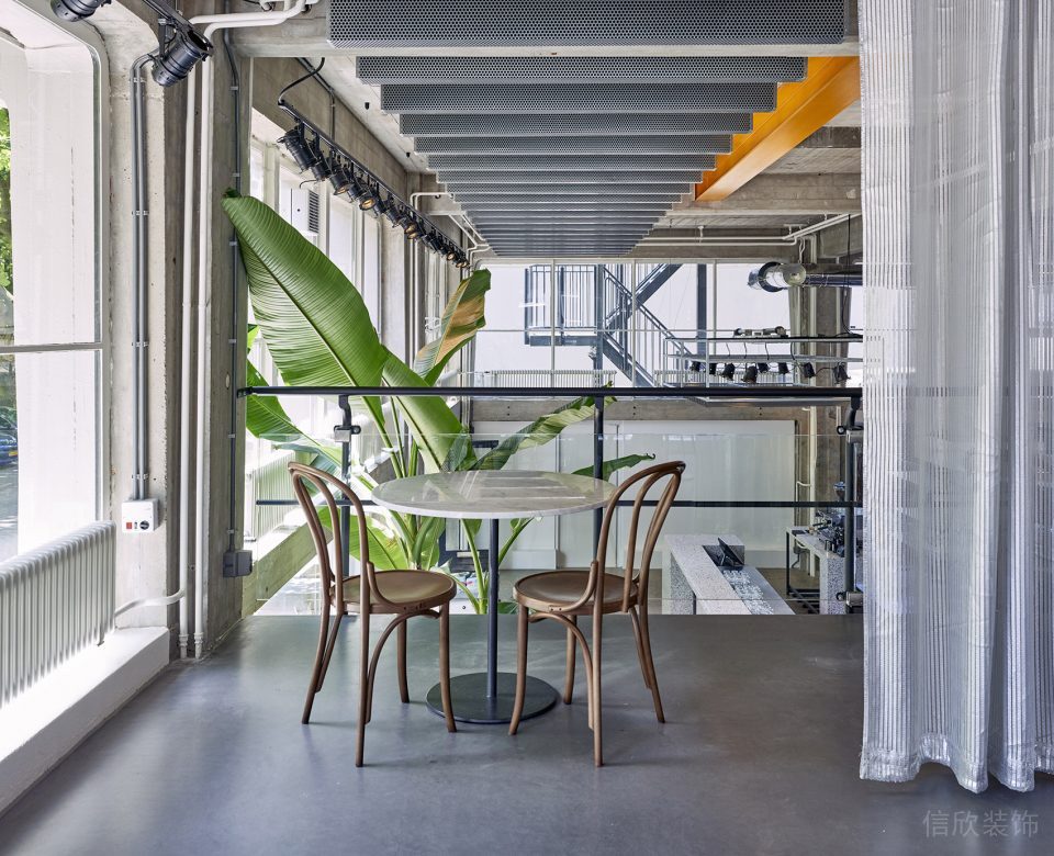 深圳寶安易尚中心灰色調工業風披薩店裝修案例二層休閑用餐區 深圳寶安易尚中心灰色調工業風披薩店裝修案例二層休閑用餐區