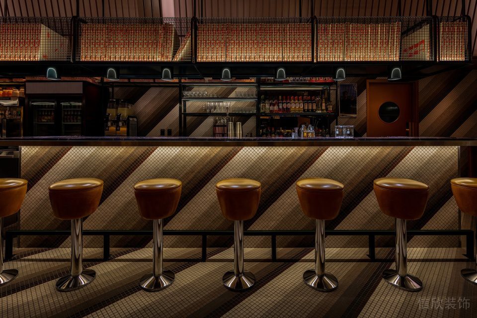 深圳龍華蘋果園美式工業風披薩店裝修案例吧臺用餐區效果圖